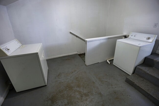 Building Photo - 826 4th St NW