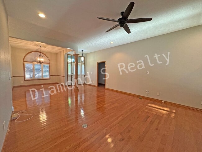 Building Photo - Gorgeous Custom All Brick Home in Fox Grap...