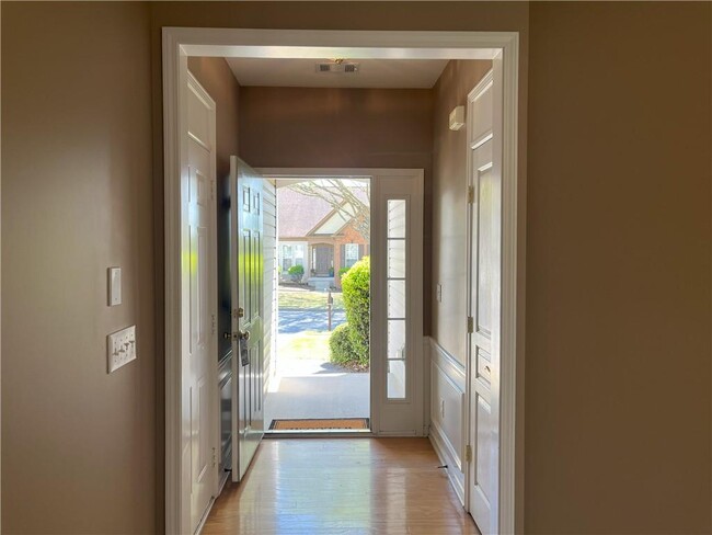 Building Photo - 916 Santa Anita Dr