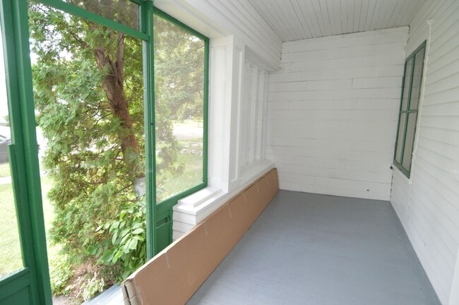 Building Photo - One of a Kind 2 bed 1 bath Single-Family Home