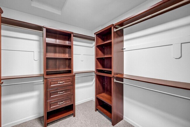 Building Photo - Enjoy this Spectacular Parklike backyard with Landscaping Included in Rent