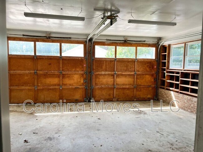 Building Photo - 203 Lanewood Dr