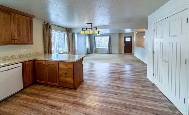 Building Photo - 130 N 400 E
