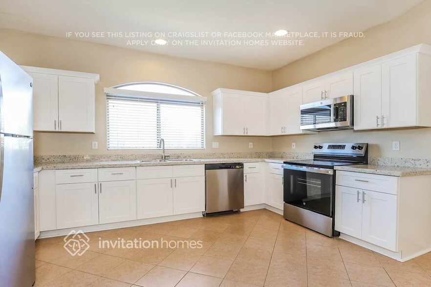 Building Photo - 9121 W MacKenzie Dr