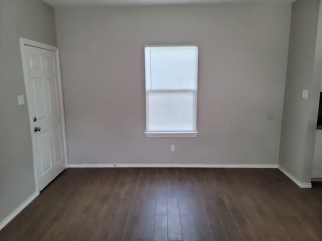 Building Photo - 517 1/2 Atchison Street Unit