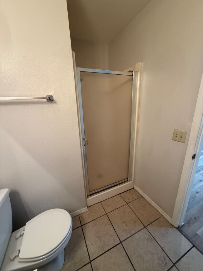 Building Photo - Last 2BR / 2BA unit - Community swimming pool