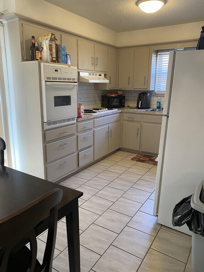 Building Photo - 969 Barkley Cir