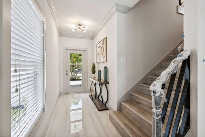 Building Photo - 522 Lucky Ln