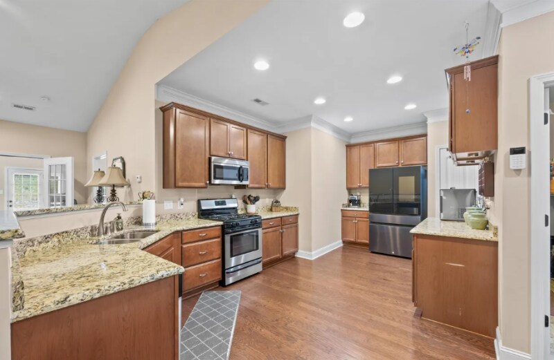 Building Photo - 6125 E McMillan Creek Dr