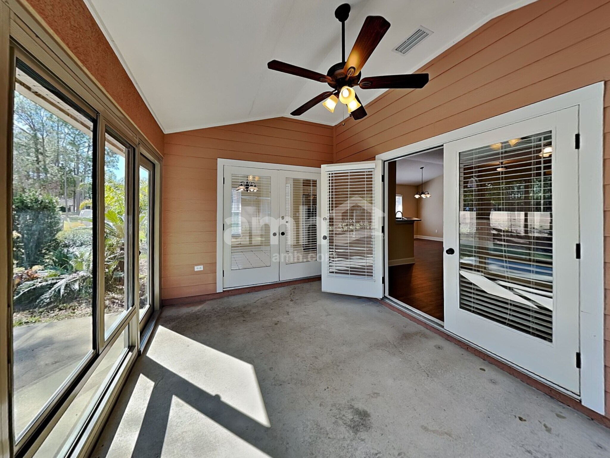 Building Photo - 805 Putters Green Way N