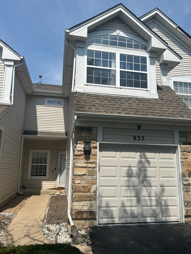 Building Photo - 935 Viewpoint Dr