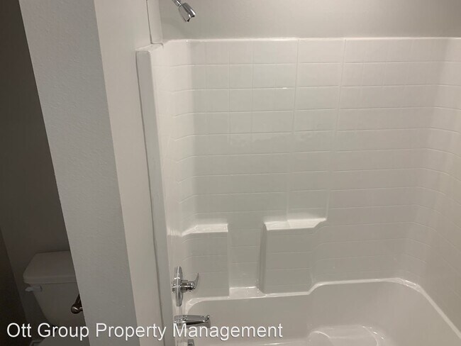 Building Photo - 208 Lowes Blvd