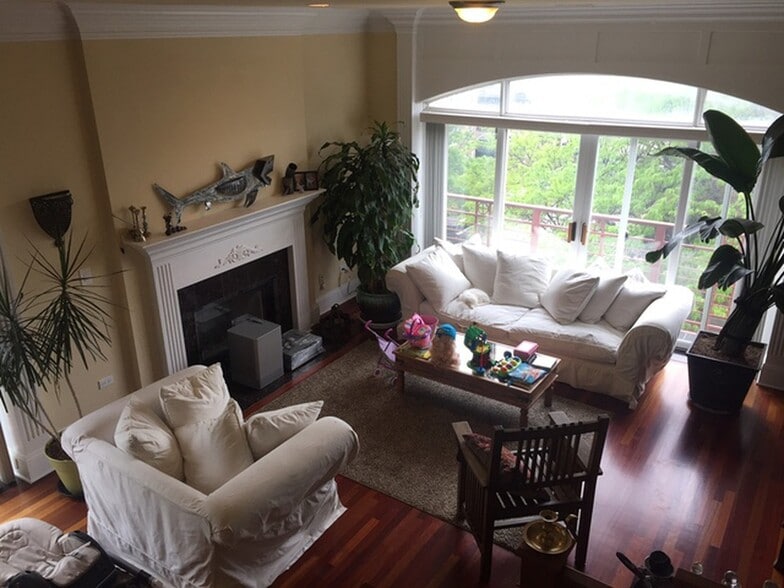 Main Living Room - 924 W Cornelia Ave