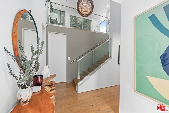 Building Photo - 2736 Armacost Ave