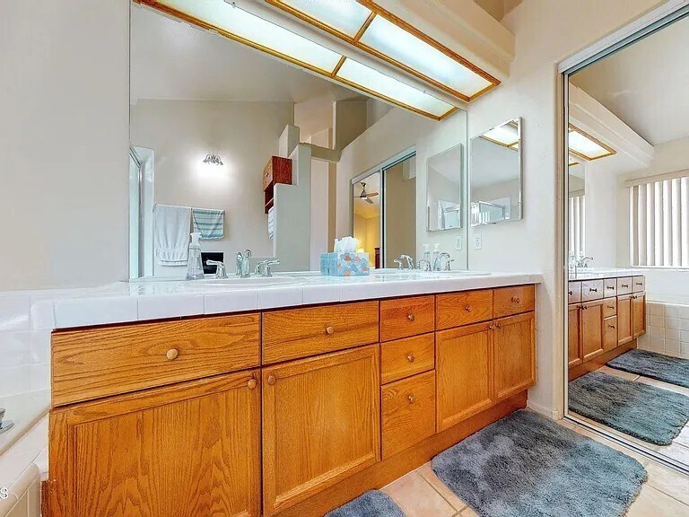 Building Photo - 2520 Lobelia Dr