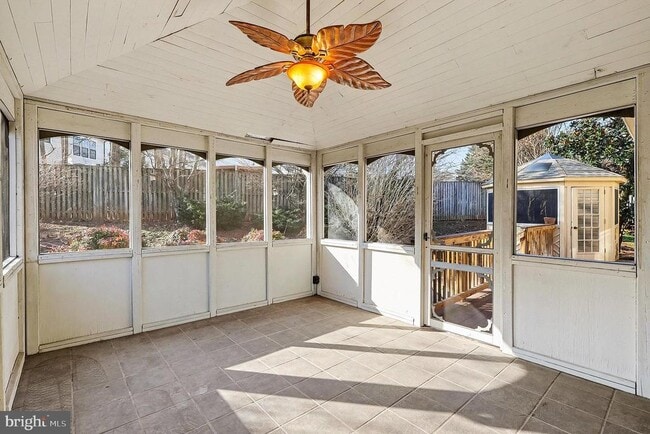 Building Photo - 5819 Stone Ridge Dr