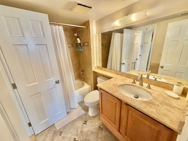 Building Photo - Penn Ave Prominent Neoclassical 1 Bed Condo, w/Balcony, Pool, Gym. - Furnished Option, Parking Op...