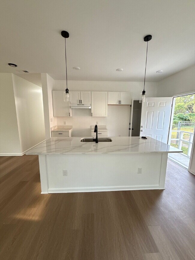 Building Photo - Fully Renovated Spacious 3BR in South Memphis – Section 8 Welcome