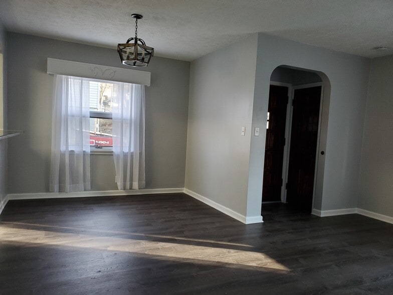 Building Photo - 138 Elmwood Dr