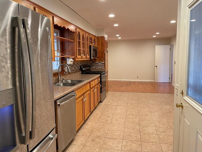 Building Photo - 3/1.5 Country House in Adairsville $1,595
