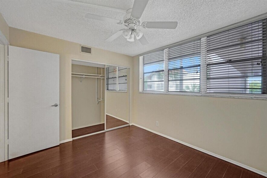Building Photo - 9531 Seagrape Dr