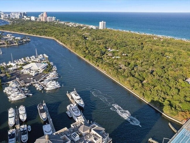 Building Photo - 2670 E Sunrise Blvd