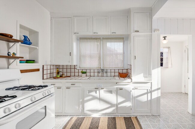 Building Photo - 3188 Atwater Ave