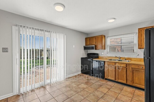 Building Photo - 1576 Springfield Dr