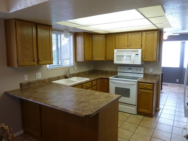 Building Photo - 571 E 5400 S