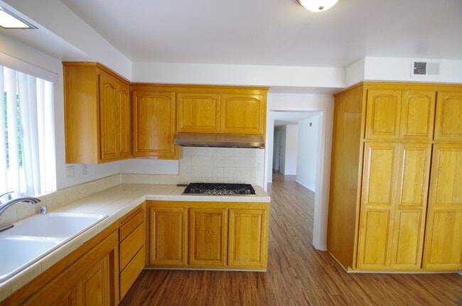 Building Photo - 1072 Hendrix Ave