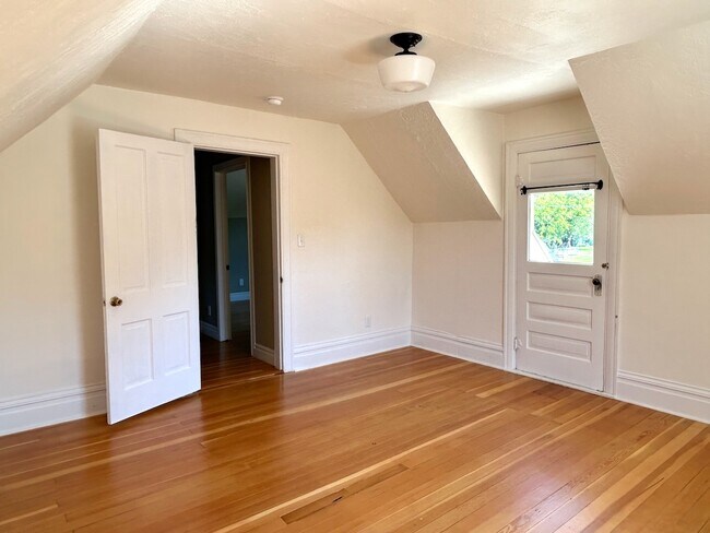 Building Photo - 90 S Main St