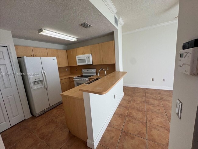 Building Photo - 6015 NW 116 Pl