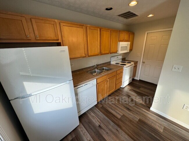 Building Photo - 121 Bruns Dr