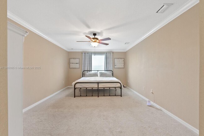 Building Photo - 2330 Heydon Cir E