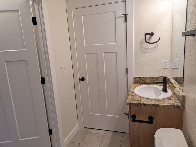 Building Photo - Brand New Single Level Home, Furnished or Unfurnished, Private Patio