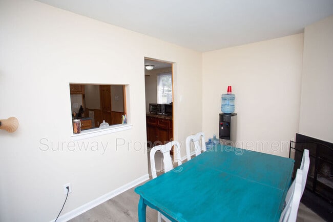 Building Photo - 207 Empress Ct