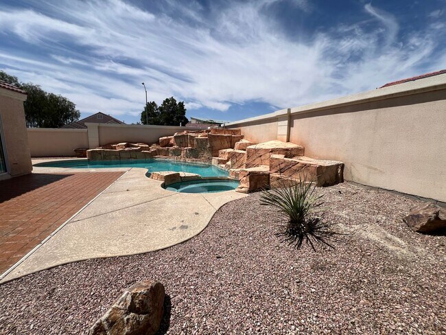 Building Photo - Pool and Spa Home - Beat the Heat