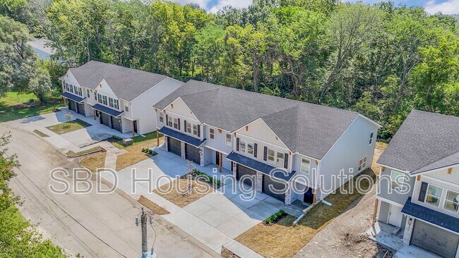 Building Photo - 9023 E 85th Pl