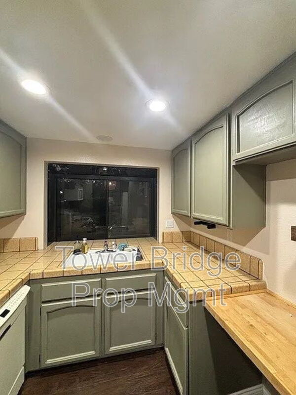 Building Photo - 7831 Hampton Ln