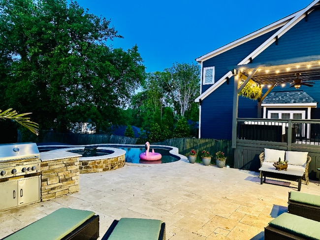 Building Photo - 323 Atherton St