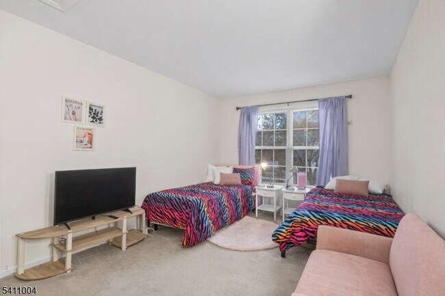 Building Photo - 137 Stratford Dr