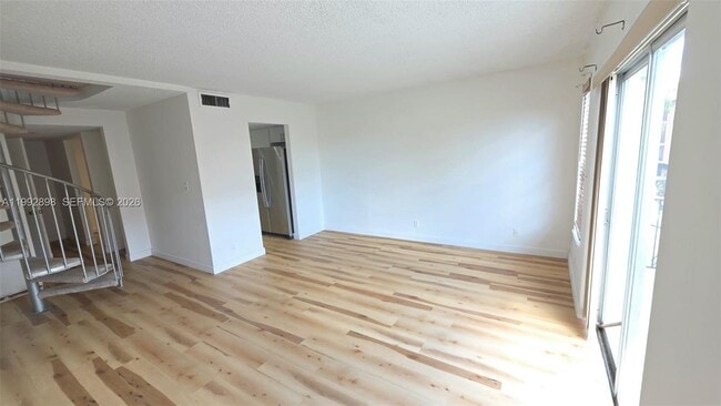 Building Photo - 650 Tennis Club Dr