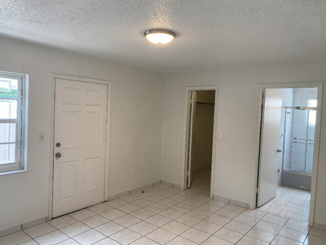 Building Photo - 4782 NW Flagler Terrace