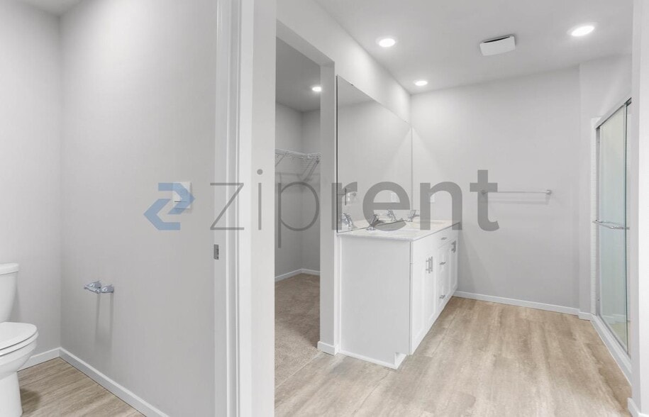 Building Photo - 1421 SW Pendleton Way