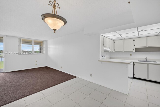 Building Photo - 3100 W Rolling Hills Cir