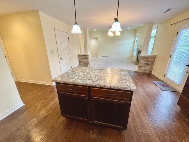 Building Photo - 3 Bedroom Ranch-Style Home in West Columbia