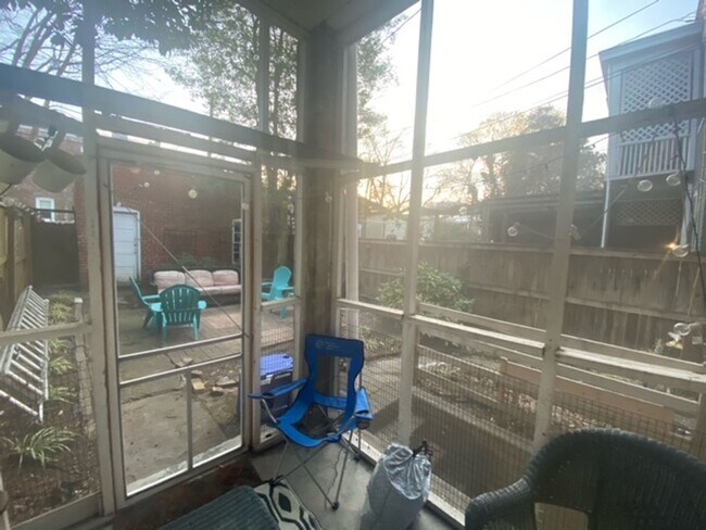 Building Photo - FLOY2107