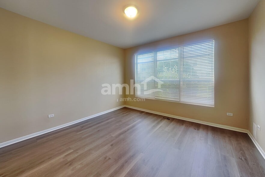 Building Photo - 1437 White Pine Ln