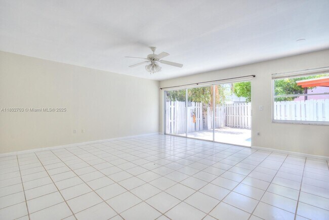 Building Photo - 9965 SW 155th Ct