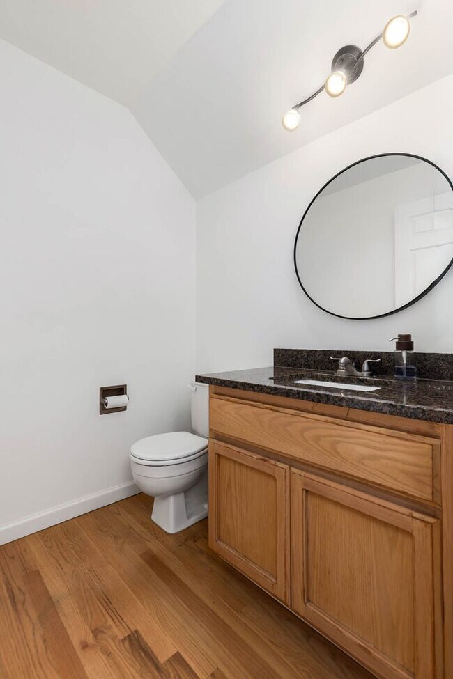 Building Photo - Updated Issaquah Home in Klahanie Neighborhood